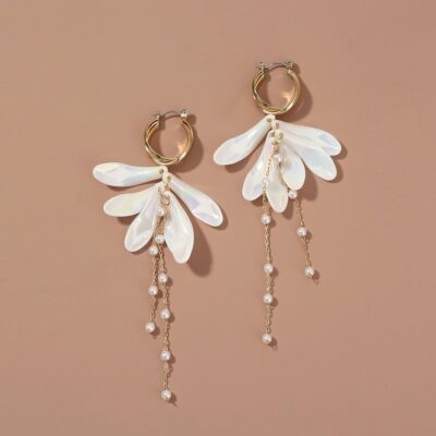 [耳環]珍珠白花瓣流蘇耳環