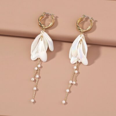 [耳環]珍珠白花瓣流蘇耳環
