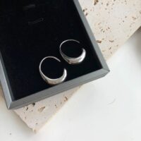 [925純銀]氣質金屬感水滴耳環 - 銀色, 925銀