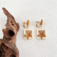 [鋼針]森系彼岸花朵耳環 - 螺絲耳夾款