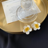 [鋼針]小清新花朵耳環 - 7號 大花朵 白色 軟墊耳夾款