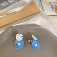 [鋼針]藍色蝴蝶花朵耳環 - 6號 軟墊耳夾款