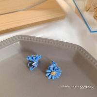 [鋼針]藍色蝴蝶花朵耳環 - 7號軟墊耳夾款