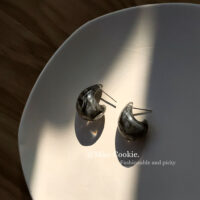 [925銀針]水滴設計樹脂耳環 - 1494冷灰