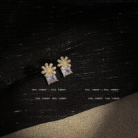 [925銀針]ins小眾水晶花朵耳環 - HSLE3358金