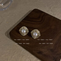 [925銀針]復古幾何珍珠鑲鉆耳 - HSLE3264金