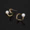 [蚊香盤]銅--設計感珍珠甜美耳環 - 有耳洞。银针。G607