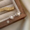 [925純銀]愛心珍珠鏤空耳環YC6970E - 爱心珍珠耳钉-银色, 925银