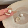 [925銀針]法式珍珠滴釉U形耳環 - 奶白色