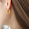 [316L鈦鋼]條紋幾何U形耳扣 - F1178-金色耳环