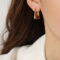 [銅]幾何彩釉設計耳環 - F1113-棕色彩釉包包耳环
