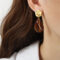 [銅]幾何暈染樹脂耳環 - F178-金色圆形棕红耳坠