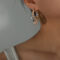 [316L鈦鋼]C形環繞格紋耳釘 - F418-钢色耳环