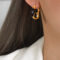 [316L鈦鋼]港風彩釉鏤空U型耳扣 - F298-黑色彩釉耳环
